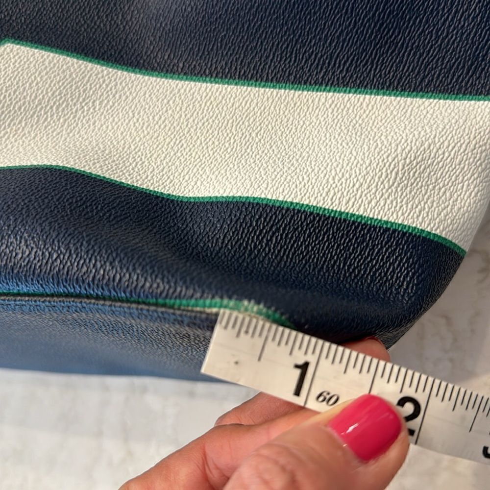 NWT C. Wonder Women’s Navy Green & White Chevron Striped Tote Bag - Picture 11 of 12